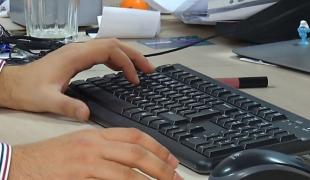 Studiu: Ziua de muncă de acasă, mai lungă decât la birou