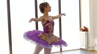 La doar 13 ani, Sophia Păduraru, mica balerină, își trăiește visul pe poante