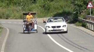 A mers mii de kilometri pe triciclu. Barcelona - Bistrița, drumul parcurs de un tânăr