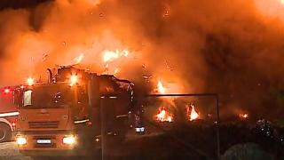 Noapte albă pentru pompierii din Mureş. Groapa de gunoi din Sighișoara, în flăcări