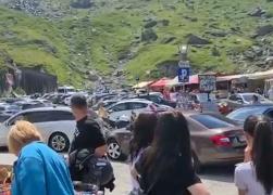 Aglomerație de turiști pe Transfăgărășan și la Bâlea Lac. Masca de protecție, scumpă la vedere