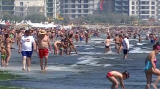Pe plajele de lux din Mamaia, o zi de relaxare poate costa şi 1.000 de lei
