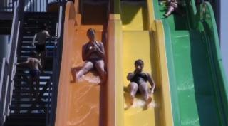 Mulți români au dat valurile mării pe piscina de la munte