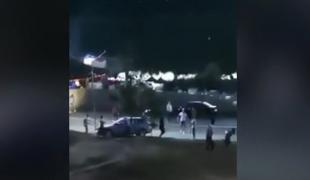 Mai mulți tineri și-au împărțit pumni, picioare și bâte, lângă un club din Iași: "Ia uite-l pe acela care se tăvăleşte jos!"