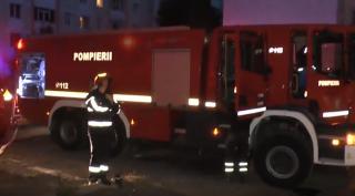 Incendiu și degajări de fum în Piatra-Neamţ, 60 de persoane evacuate dintr-un bloc
