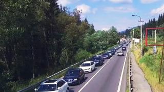 Aglomeraţia de pe Valea Prahovei lasă în urmă munţi de gunoaie