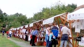 Târgul meşterilor populari din Baia Mare, vizitat de tot mai mulţi turişti