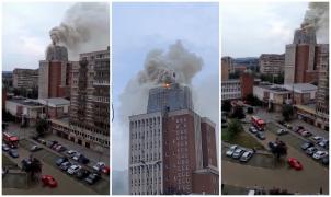 Incendiu la Primăria Reșița. Intervenția pompierilor este dificilă
