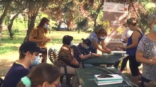 Copiii cu deficiență de vedere pătrund în lumea păsărilor, la Galați