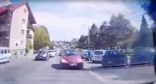 Șoferiță pe contrasens, în mașina cu volan pe dreapta: ”Abia am venit din Anglia. Am stricat ceva? (Video)