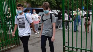 Doar jumătate din şcolile bucureştene pot chema elevii în bănci