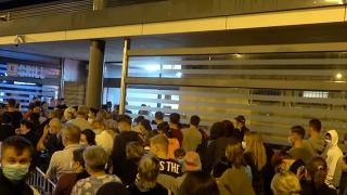 Aglomeratie la un supermarket din Târgovişte pentru alimente reduse la preţ