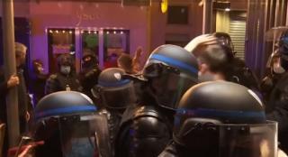 Acțiune în forță a mascaților la un bar din Paris, în timpul finalei Ligii Campionilor