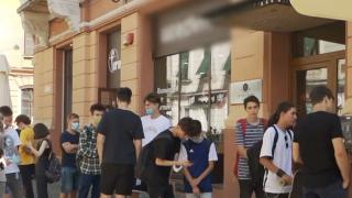 Coadă la magazinul cu dulciuri pe bază de cannabis din Timişoara