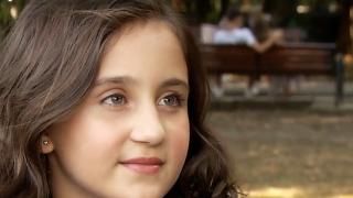 Copiii de zece ai României. Miriam Stoica își îndeplinește de la patru ani visul de a fi pe scenă