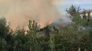 Un incendiu a izbucnit în spatele Inspectoratului de Jandarmerie din Târgoviște