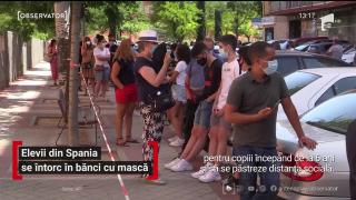 Elevii din Spania se întorc în bănci cu mască