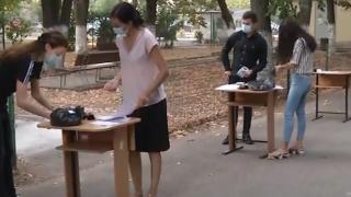 Ministerul Educaţiei ar prefera învăţământul online pentru elevii de liceu