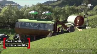 Casă inedită, în inima munților, pe Valea Ghimeșului