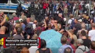 Restricţiile impuse de pandemie au scos oamenii în stradă în Europa