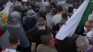Zeci de răniți în urma protestelor violente din Bulgaria, împotriva premierului Boiko Borisov (Video)