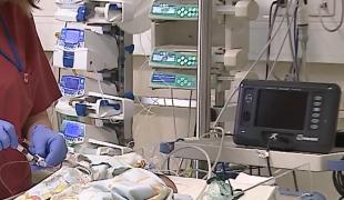 Inima unui bebeluș bate datorită unor medici eroi din Târgu Mureş