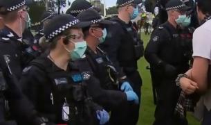 Carantină, contestată cu manifestaţii violente în Australia