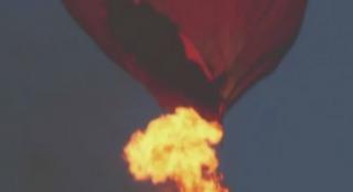 Un balon cu aer cald a luat foc în aer, în Ungaria. O femeie a murit de ziua ei