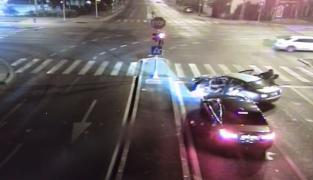 Imagini cu un șofer blocat în trafic și atacat cu bâtele de patru indivizi, la Timișoara (Video)