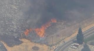 Noi incendii uriașe de pădure, în California. Peste 200 de oameni evacuaţi dintr-o tabără de camping