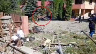 Un camion a făcut prăpăd în Bucium. O fetiță de 3 ani a fost ucisă în curtea casei, șoferul a murit zdrobit în cabină (Video)