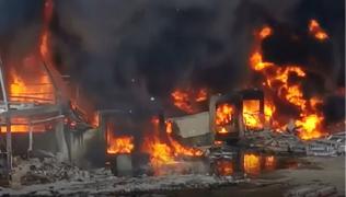 Un incendiu puternic a izbucnit în portul din Beirut, puternic afectat de o explozie produsă luna trecută (Video)