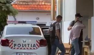 Adolescenta de 15 ani care a lovit împreună cu doi prieteni un băiat de 18 ani, în Gorj, filmată după o noapte în arest