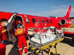 Bebeluș cu afecțiuni cardiace grave, transferat cu avionul SMURD de la București la Milano (Video)