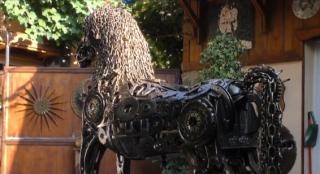 Un artist din Ghimbav face capodopere de artă din fier vechi