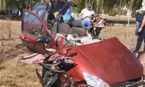 Mașină spulberată de tren, la Paşcani