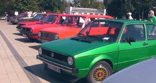 O expoziție de mașini istorice a făcut furori pe faleza Dunării, la Moldova Nouă