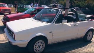 Expoziție de mașini vechi pe faleza Dunării