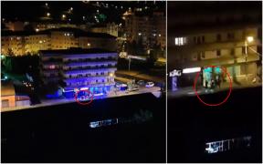 Bărbat snopit în bătaie în fața unei săli de jocuri din Dej (Video)