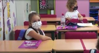 Containerul, noua sală de clasă pentru şcolile în care distanţarea obligatorie este greu de respectat