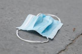 Tot mai mulți români au declarat război măștilor de protecție, preluând un curent din străinătate