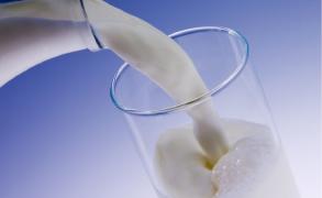 Producătorii români de lactate se plâng că marfa lor este înlocuită cu cea din import