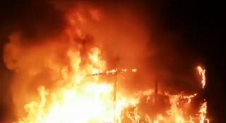 Un TIR încărcat cu ulei a luat foc pe Autostrada Bucureşti-Piteşti