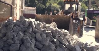 La Salina Praid au început livrările de sare pentru deszăpezirea drumurilor