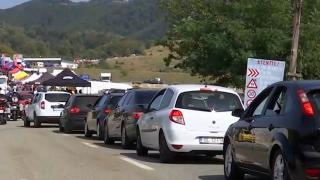 Cozi de mașini uriașe pe Transalpina. Circulația, afectată de o etapă de raliu