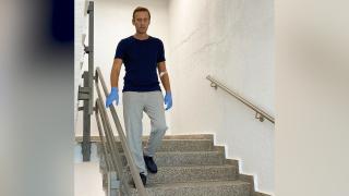 Aleksei Navalnîi dă semne de recuperare, după ce a fost otrăvit