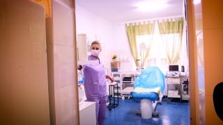 Alege ţara de fapte: Medicul din Feldioara care face minuni la sat