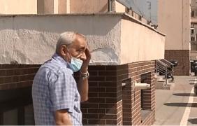 Două balcoane ale unui bloc din Sectorul 6 pun sănătatea trecătorilor în pericol (Video)