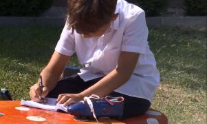 Un elev din Pitești și-a convins învățătoarea, printr-o scrisoare, să nu le mai dea teme copiilor pentru weekend