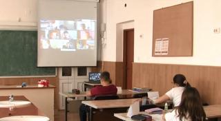 O şcoală gimnazială din Oradea a investit în calitatea lecţiilor online